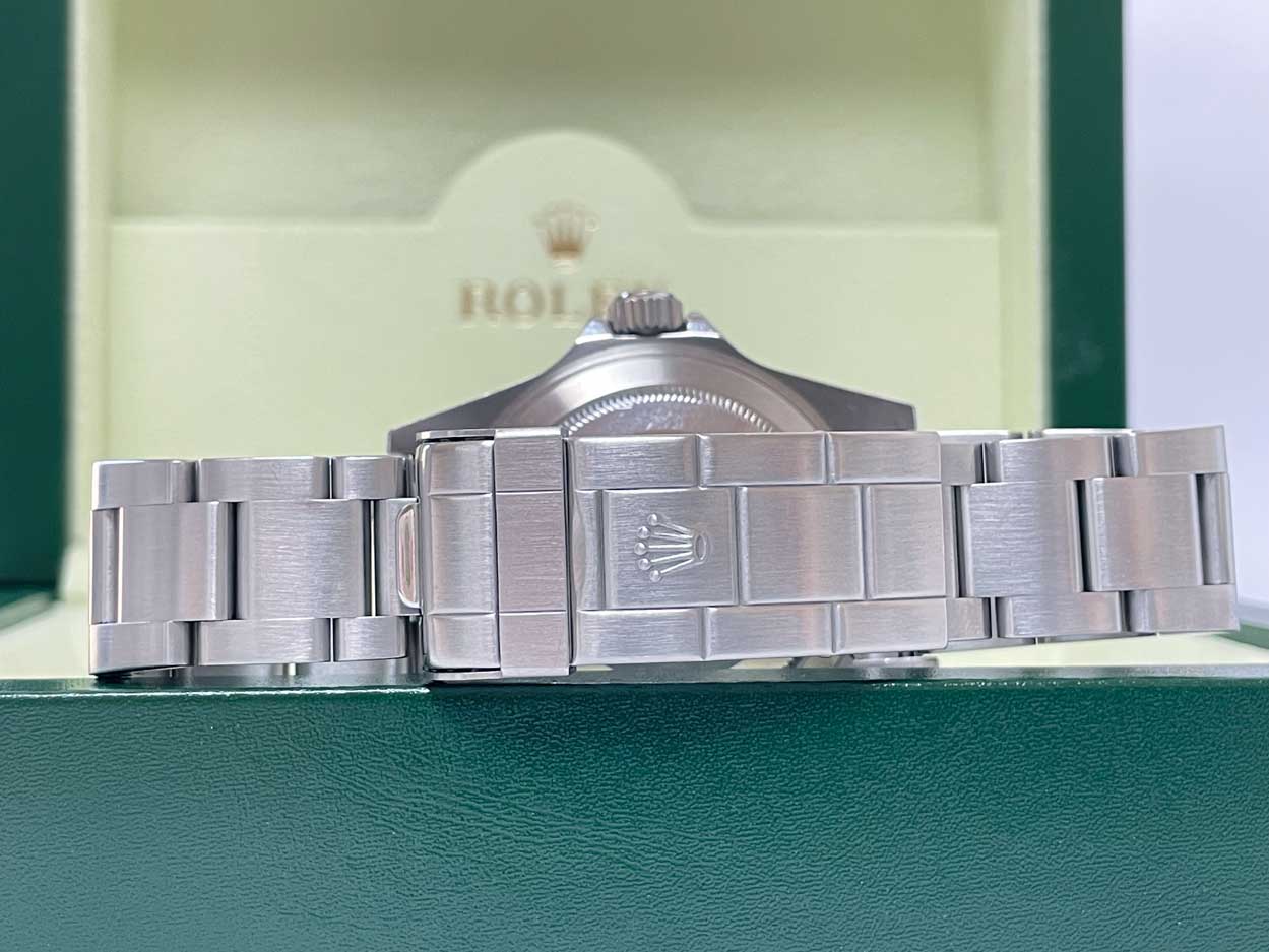 Rolex  Submariner Date 40mm Kermit 16610LV M Serial Engraved Rehault