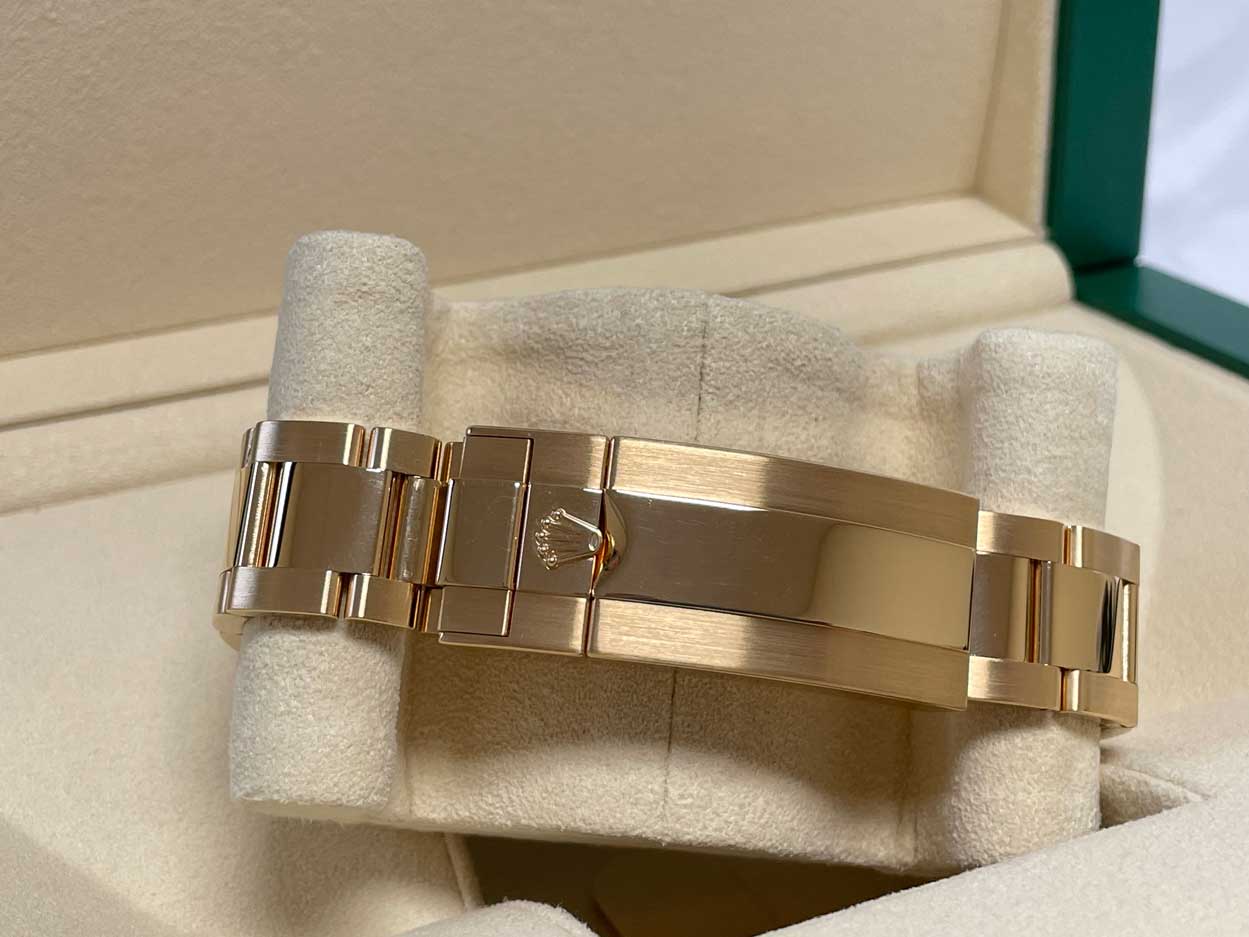 Rolex Submariner - Yellow Gold Blue