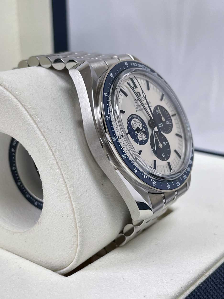 Omega Speedmaster Snoppy Anniversary Series