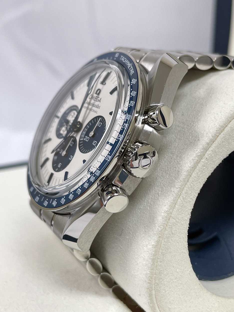 Omega Speedmaster Snoppy Anniversary Series
