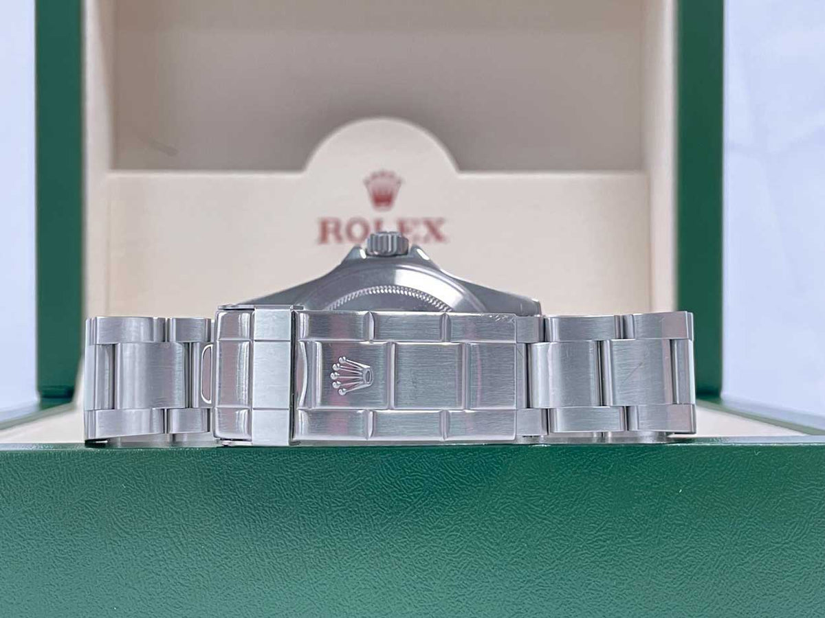 Rolex  Submariner Date 40mm Kermit 16610LV Z Serial