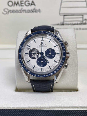 Omega Speedmaster Snoppy Anniversary Series