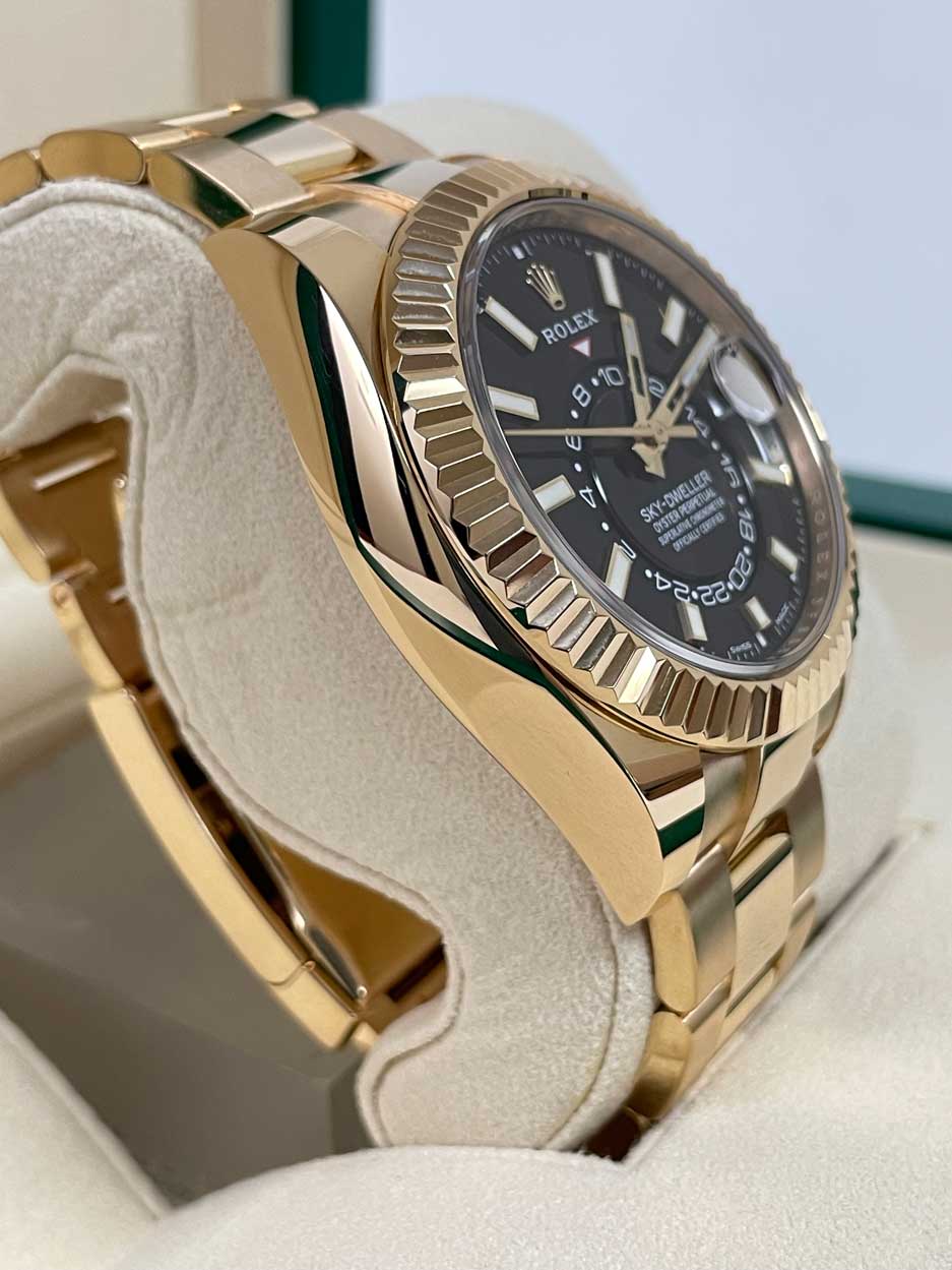 Rolex Sky-Dweller Yellow Gold - Oyster