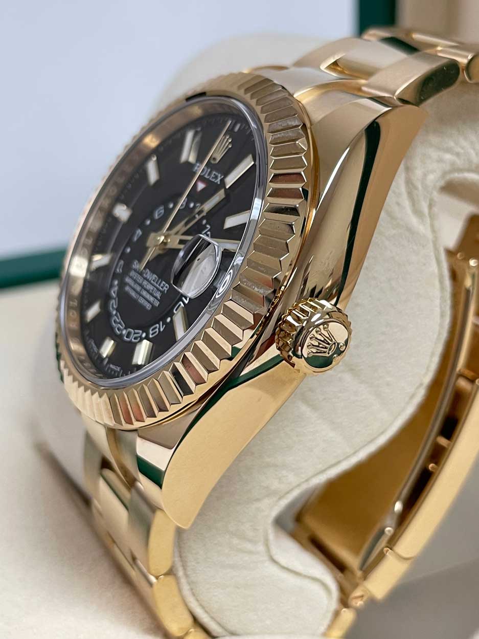 Rolex Sky-Dweller Yellow Gold - Oyster