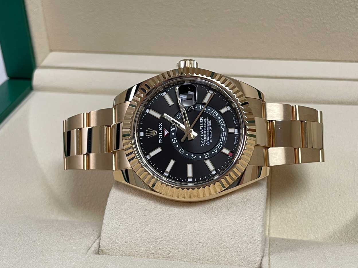 Rolex Sky-Dweller Yellow Gold - Oyster