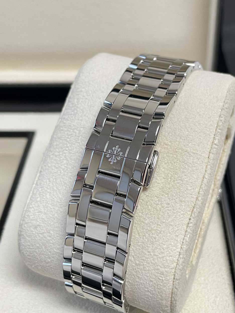 Patek Philippe Complications Annual Calendar 4947/1A Blue