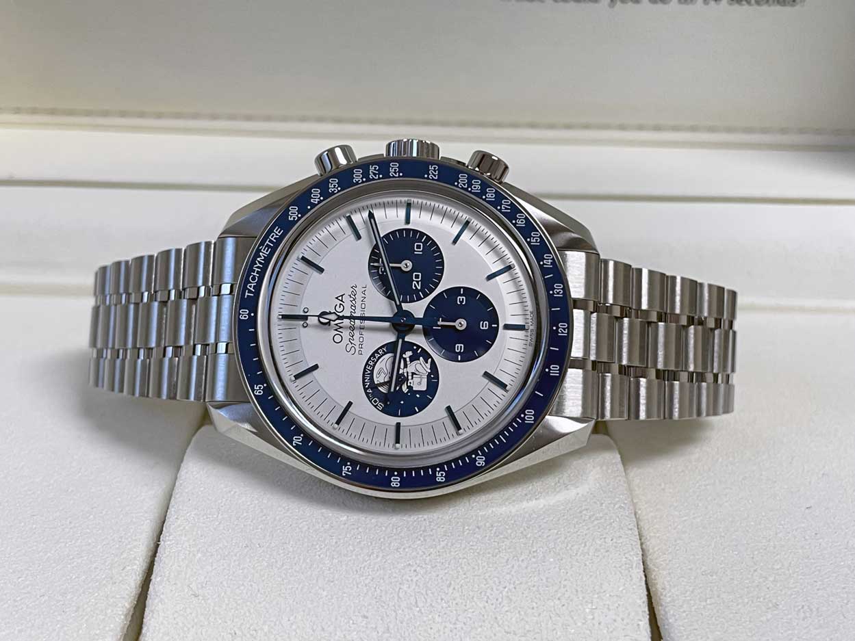 Omega Speedmaster Snoppy Anniversary Series